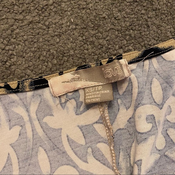 Damask printed tunic with flutter sleeves - Picture 3 of 5